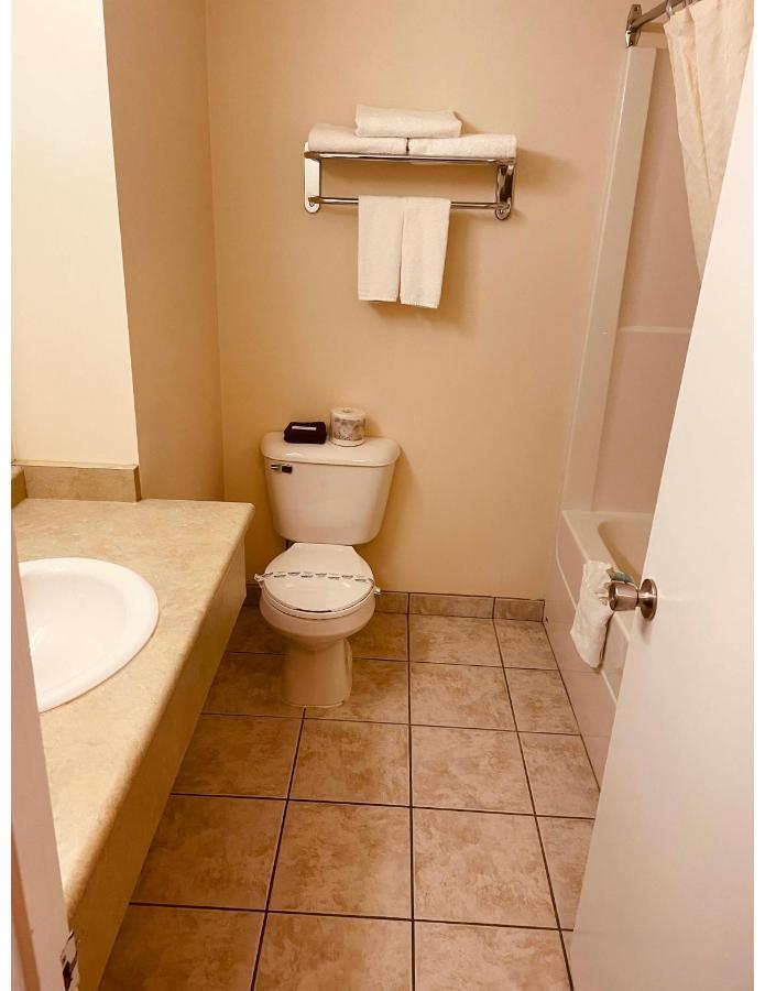 Aurora Park Inn & Suites Dawson Creek Eksteriør billede